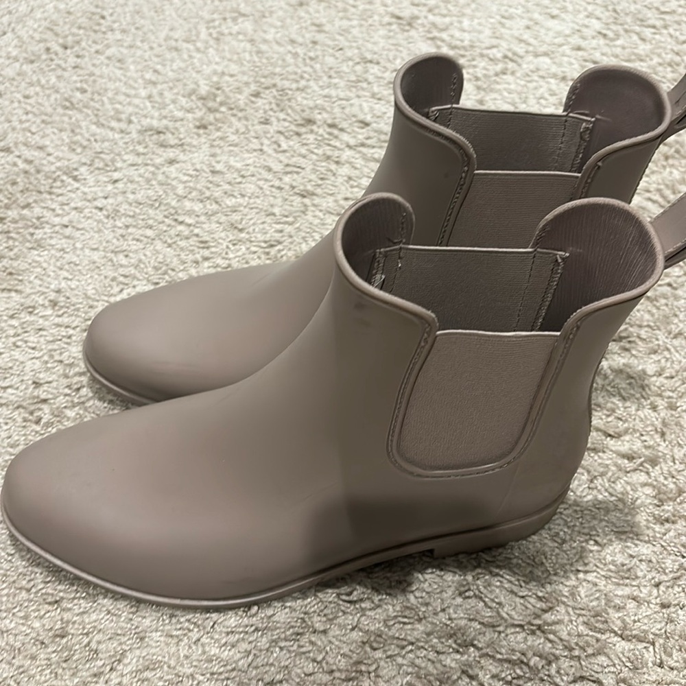 Size 11 rain boots / boots